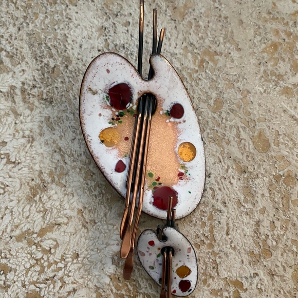 Vintage painter Broach and clip-on earnings - Picture 4 of 4